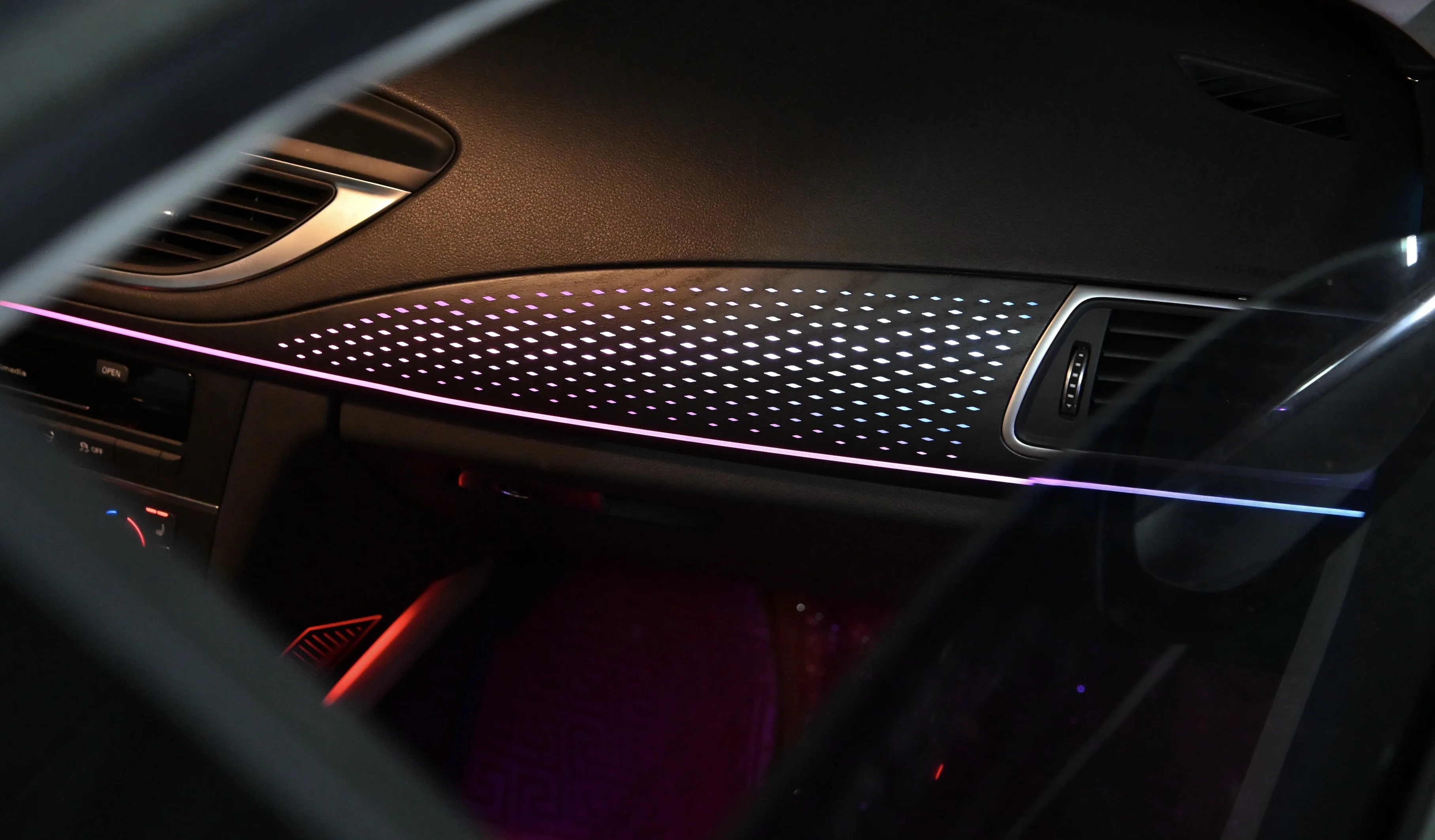 Upgrade Car Ambient Light LED Atmosphere Lamp Symphony Multi Colors Oak Grain Style Trim Panel Suitable for Audi A7 C7 2011-2018