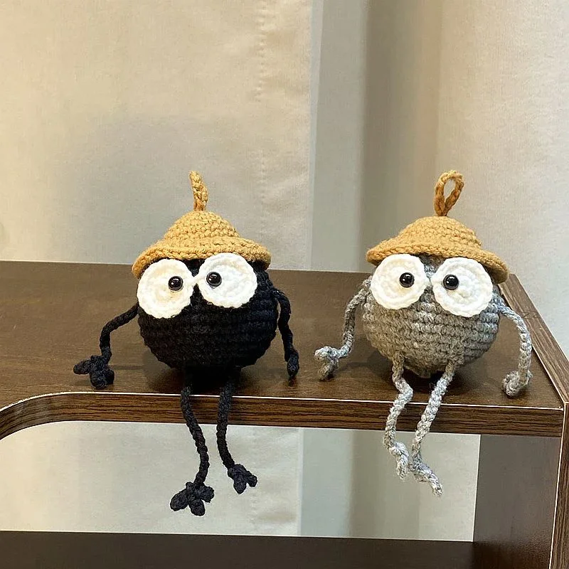 かわいい黒いブリケット人形かぎ針編みキーホルダー、クリエイティブな石炭ボールスプライト編みキーホルダー、バックパックペンダント、ニットアクセサリー