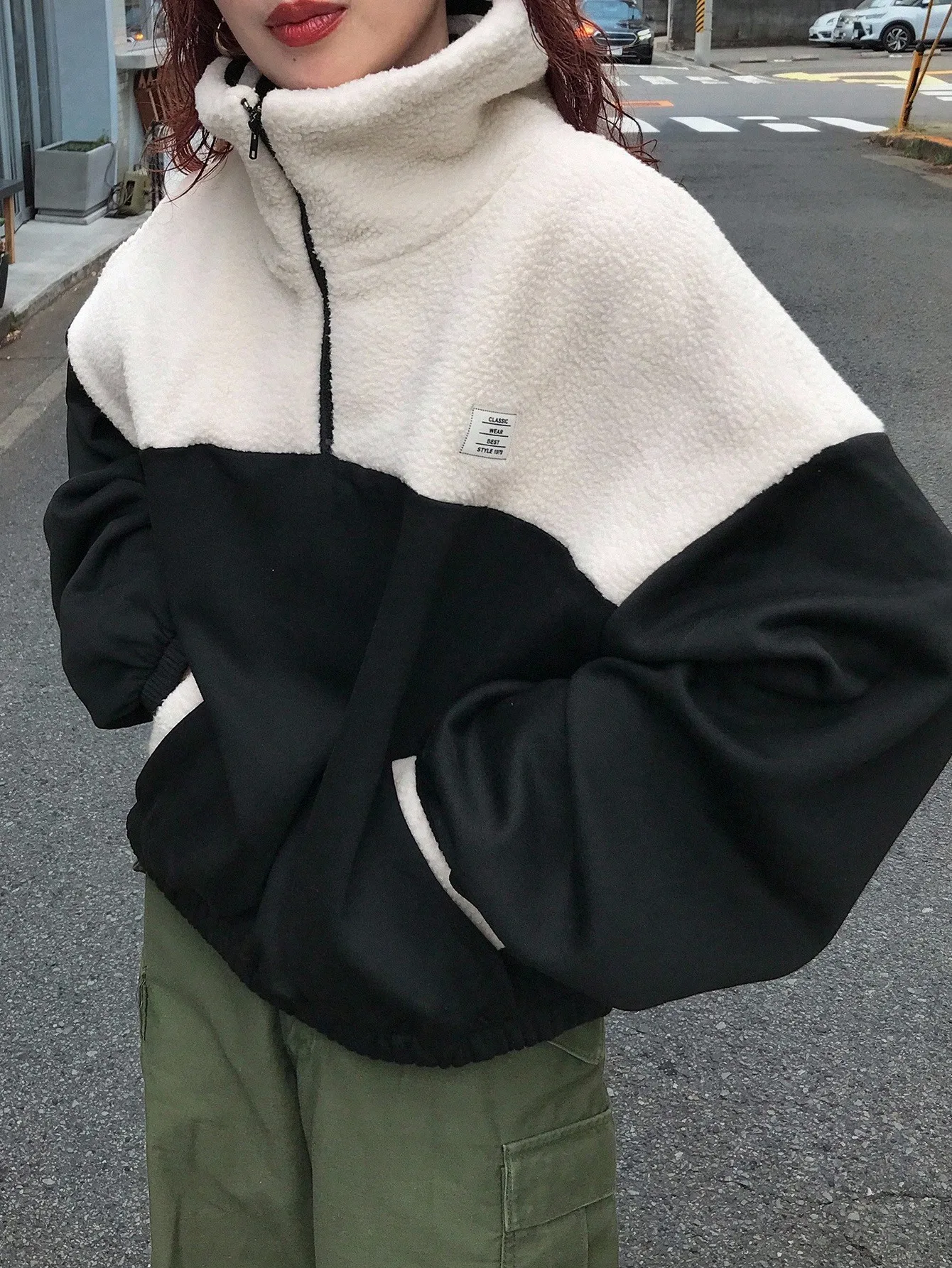 

Women's Contrast Sherpa Half-Zip Pullover Sweatshirt, Korean Style Loose Fit Crop Jacket with Logo Patch