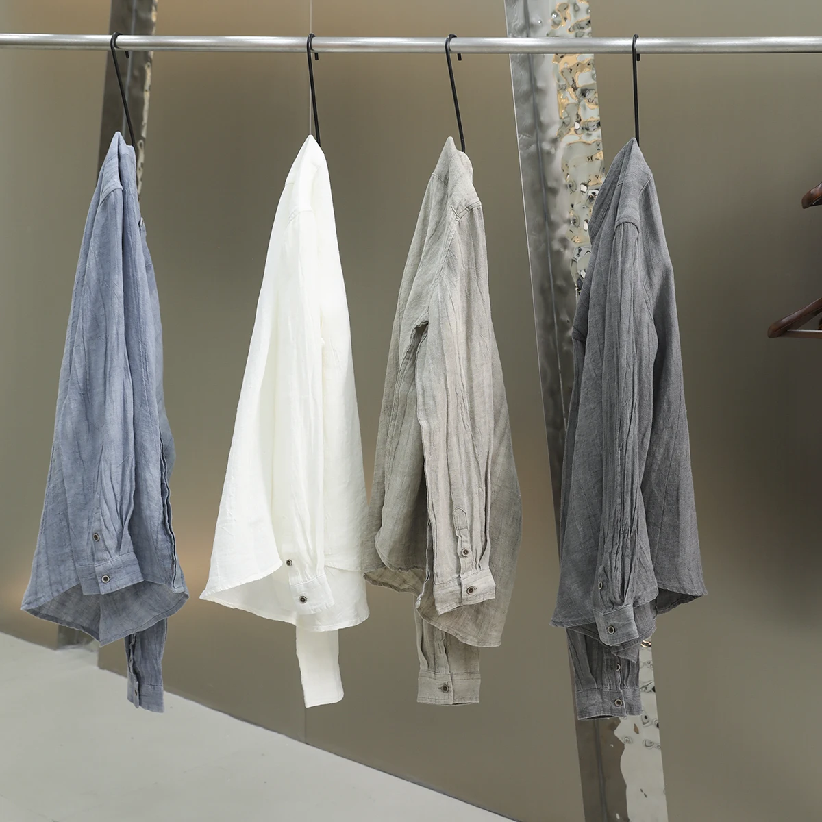 

Премиальное ощущение! 100% лён! Плиссированная текстура! Мужская новая рубашка в национальном стиле с воротником-стойкой, ретро, с длинным рукавом, дышащая, весенняя...