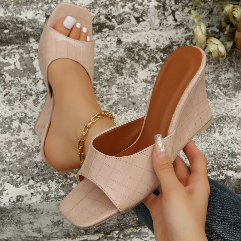 2023 New Summer Square Toe Crocodile Skin Shallow Mouth Slippers Outdoor Wedge Sexy Elegant Fashion Solid Color Women\'s Sandals