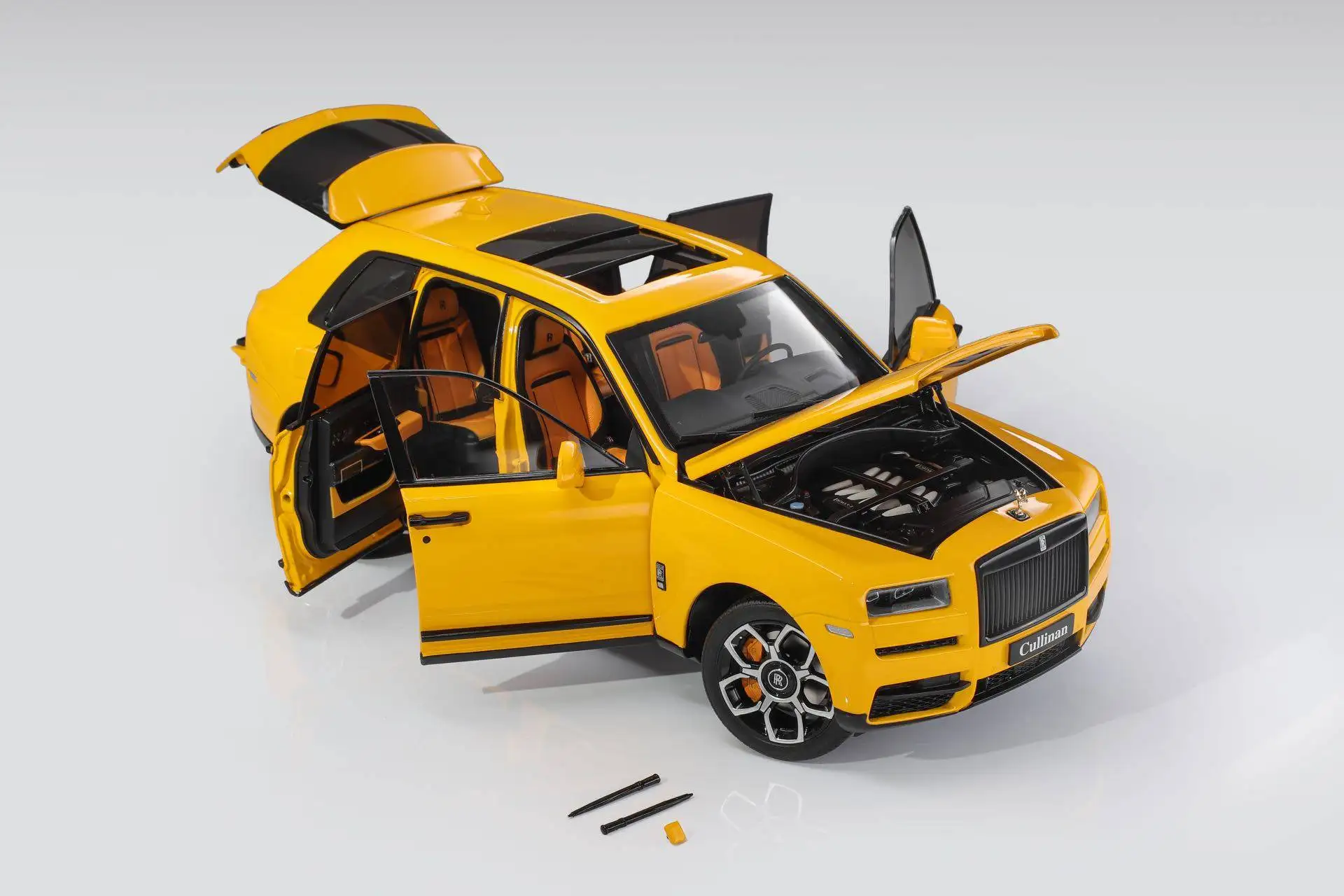 OEM 1:18 Cullinan BB Metallic Geel/Paars Simulatie Limited Edition Alle Open Legering Metalen Statische Auto Model Speelgoed gift