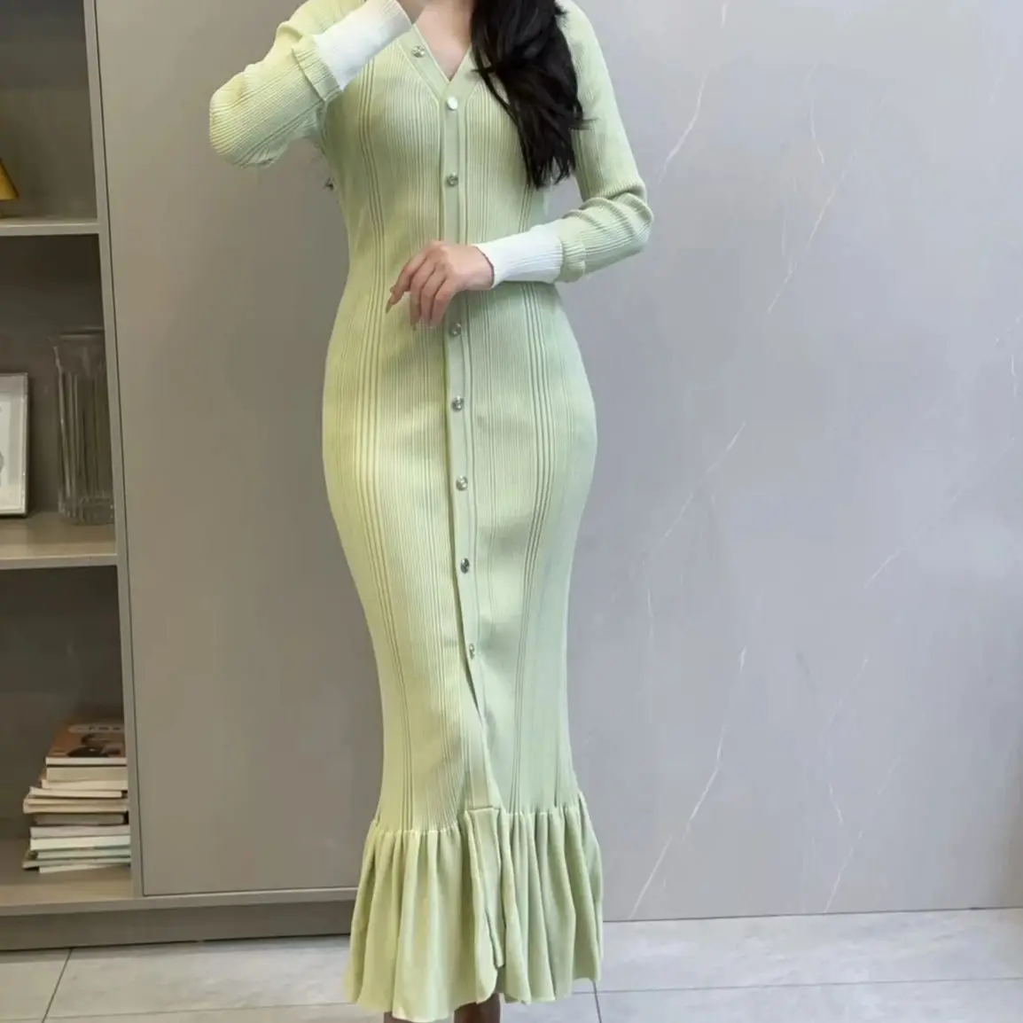 

Spring And Autumn New High-Quality Fashionable Temperament Elegant Button Women's Knitted V-Neck Slim Fit Long Sleeved Dress