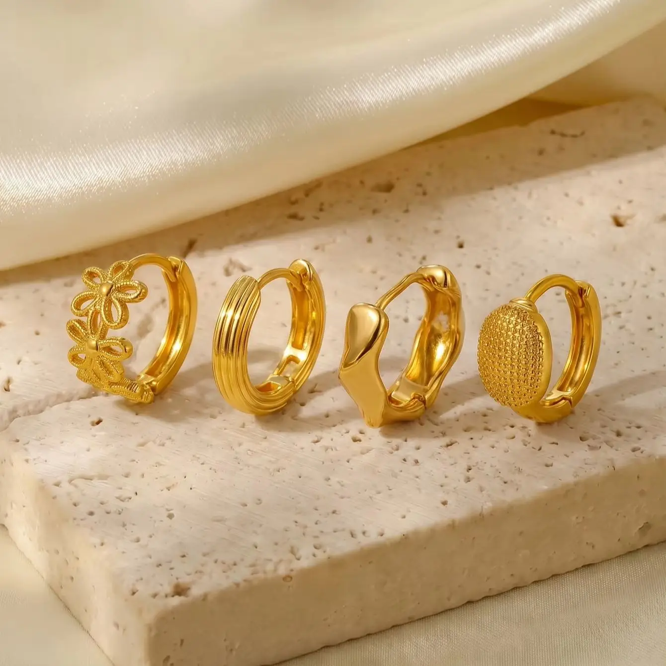 Zierliche Plumeria Edelstahl-Ohrringe für Frauen Goldfarben Geometrische Creolen Neu für Hochzeit Urlaub Schmuck Ungewöhnliches Geschenk