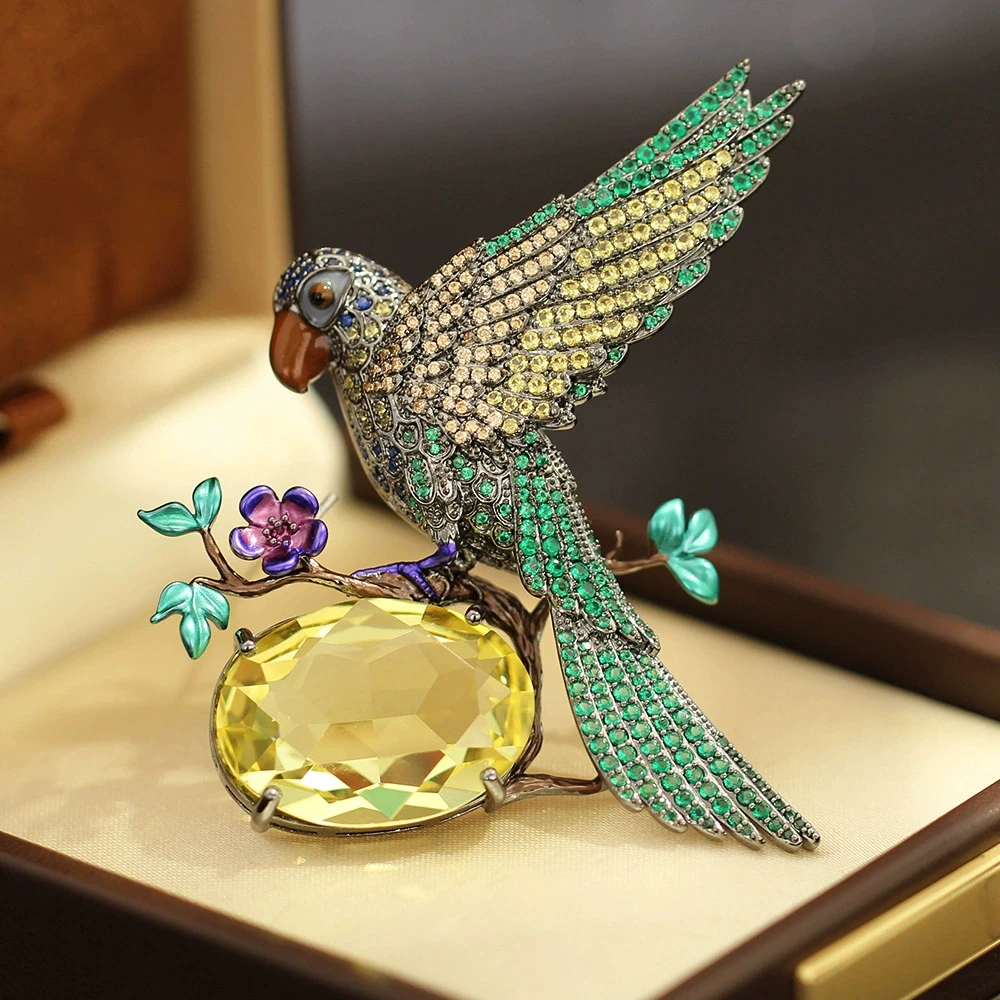 KKEDS Elegant High-end Vintage Crystal Parrot Brooch with Outstretched Wings Animal Series Pin Exaggerated Niche Unisex Style
