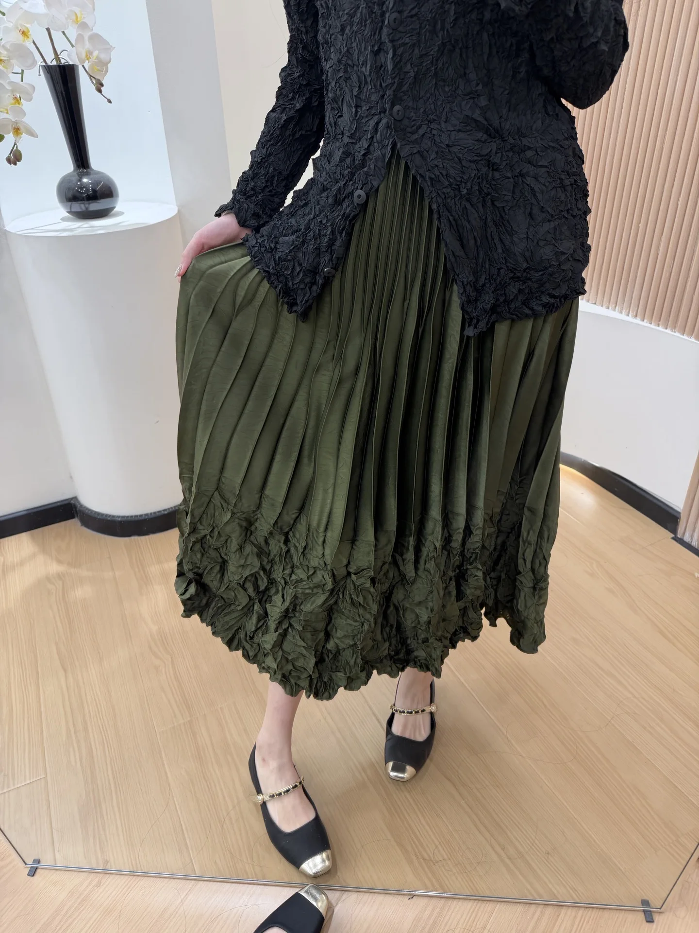 Olive Green Pleated Maxi Skirt Ruffled Hem Flowy Silhouette Loose Fit Soft Fabric Casual Daily Wear Trendy Chic Stylish Ensemble