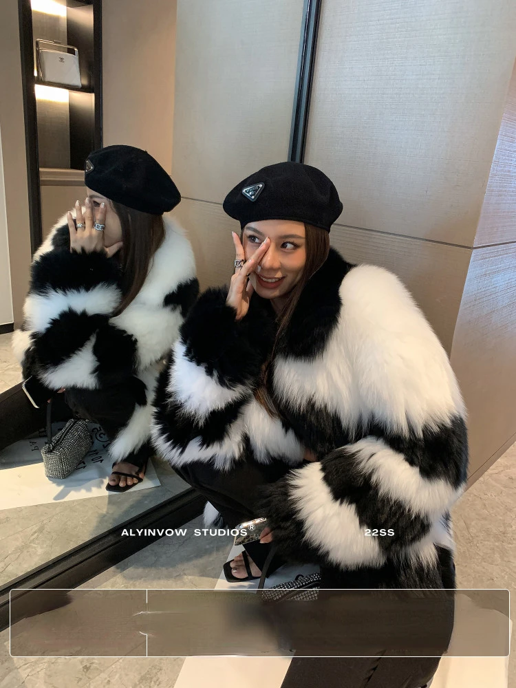 Black and White Neon Fox Fur Mid-Length Young 2022 New Popular Fur Coat This Year