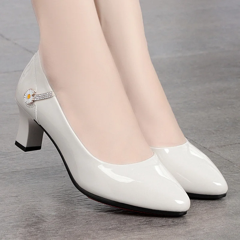 

Spring Autumn Pointed Shallow Mouth Single Shoes Soft Leather Work Retro Versatile Women's Thick Heel Patent Leather Shoes