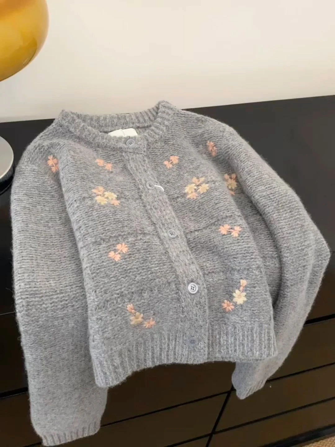 

Spring Autumn Sweet Flower Embroidered Knitted Cardigan Women's New Trendy Western Style Single Breasted Design Bottom Sweater