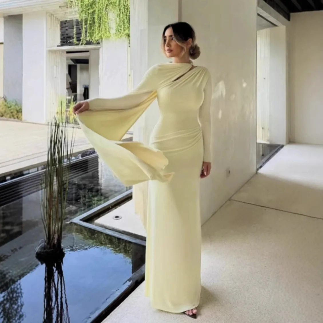 우아한 시스루 케이프 롱 슬리브 맥시 드레스 - 슬림 핏 파스텔 핑크 포멀 이브닝 요트 파티 드레스