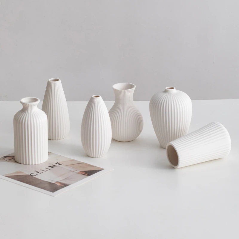 

White, simple and modern ceramic vase, living room flower arrangement, light luxury and high-end feel, earthenware jar, table de