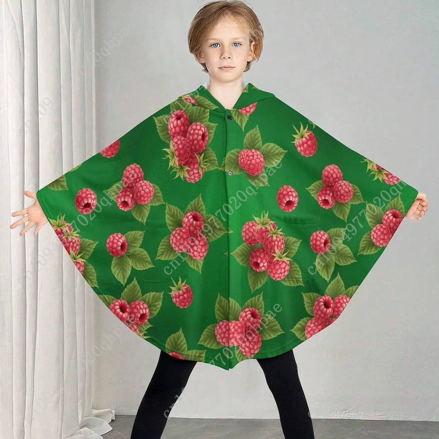 Acogedor suéter de manta de franela, patrón de frambuesa sobre sudadera verde de gran tamaño con bolsillos para niños y adolescentes