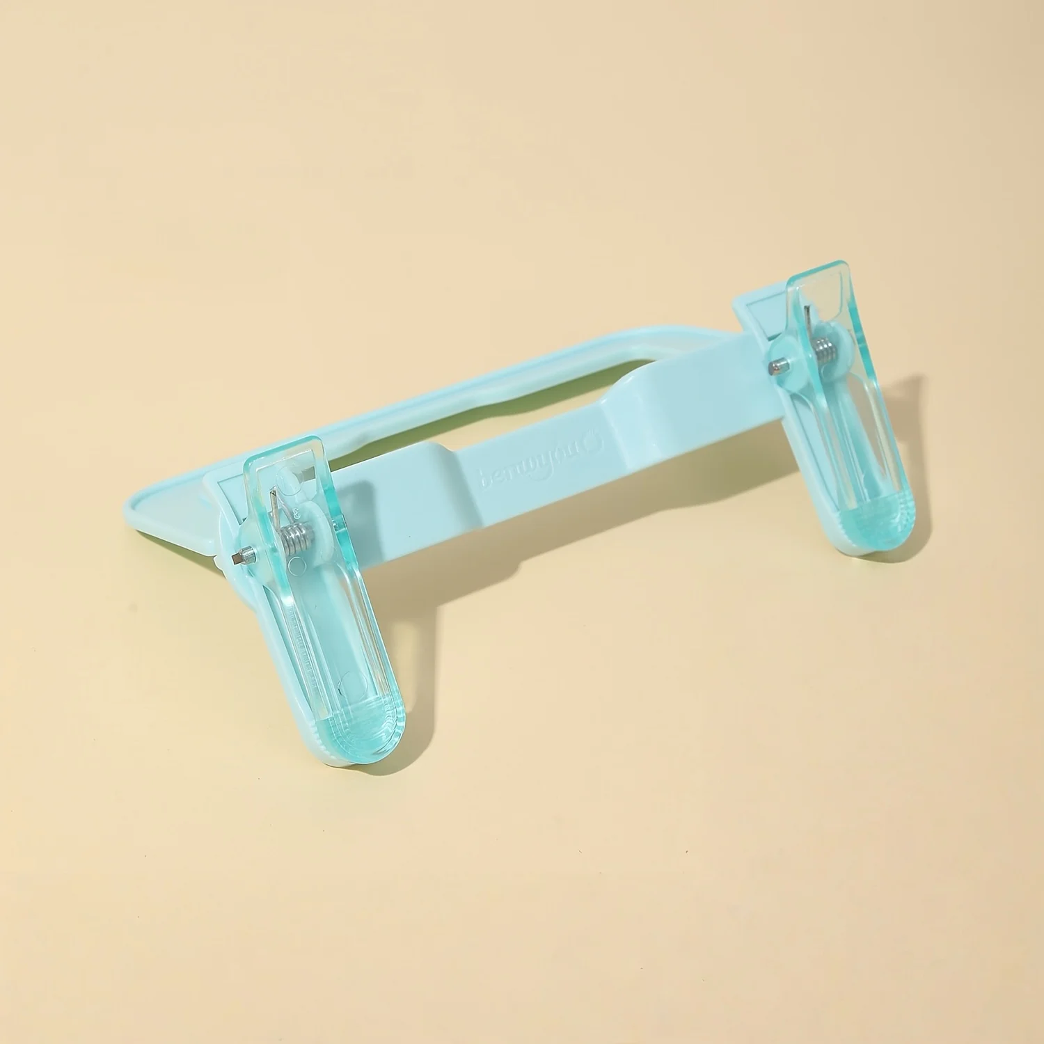 1 Foldable Book Holder, Thickened High-Quality Pp Reading Stand, Fixed Book Clip, Gift for Reading Enthusiasts