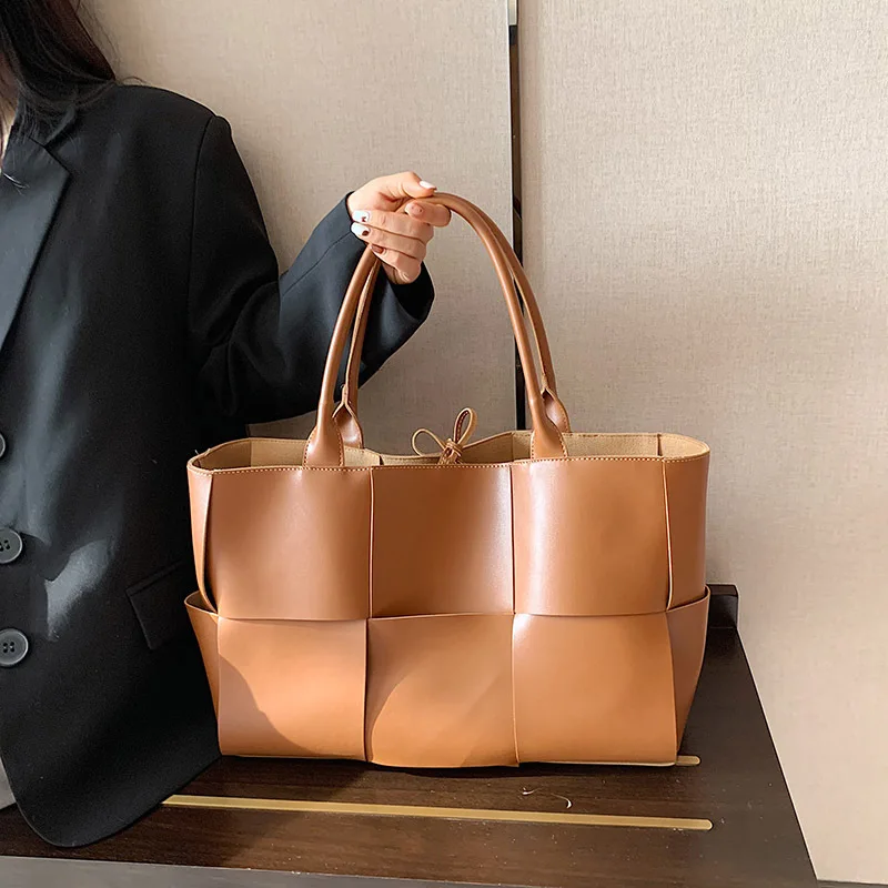 2024 New Korean Style Textured Large Capacity Weaving Shoulder Bag Handbag Tot Bag