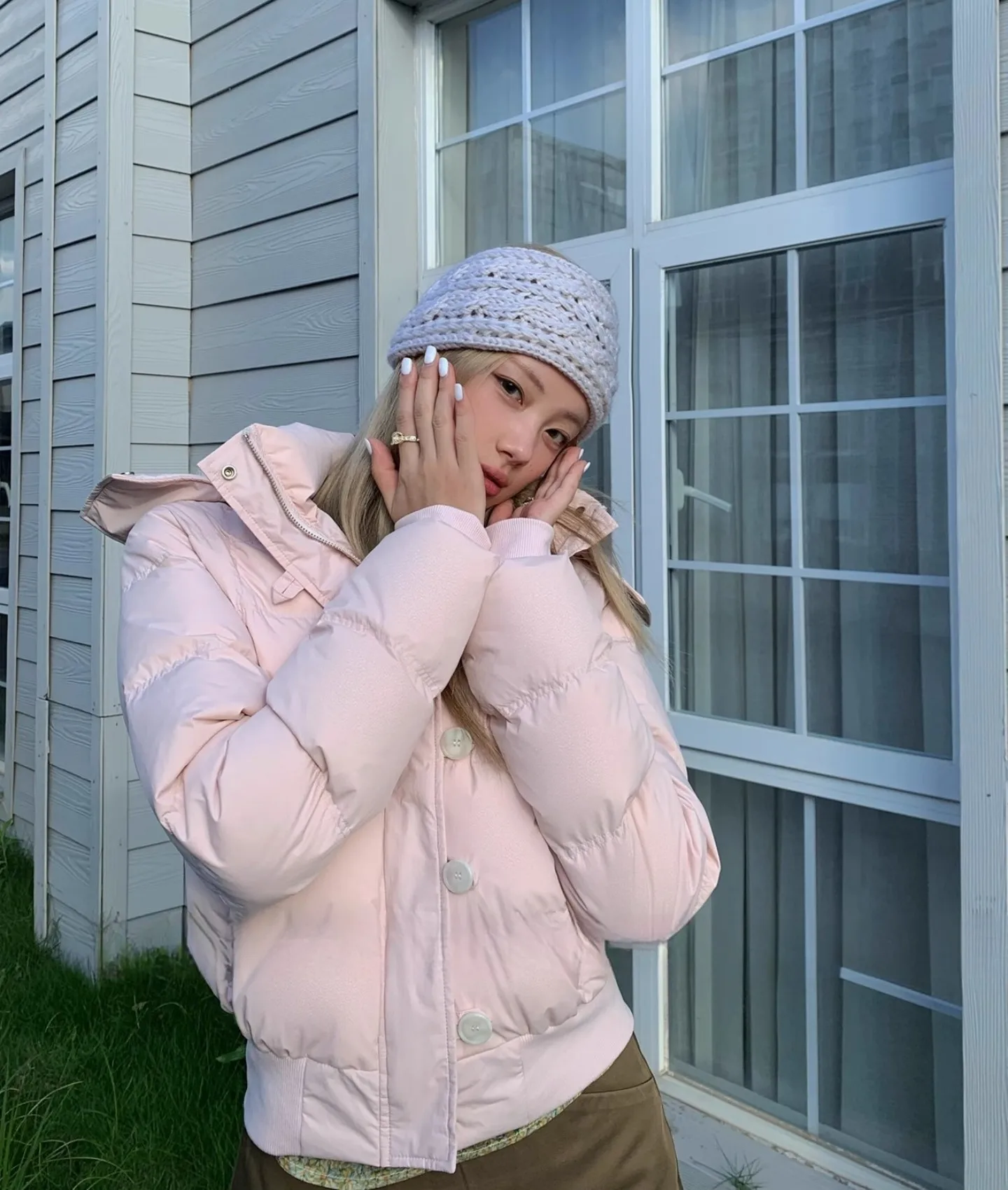 

Женская зимняя одежда: пуховик-парка с прошитыми швами, цвет шампань, из биохлопка, с металлическим меховым воротником, сетчатая, женственная, радужная, съемная, GF