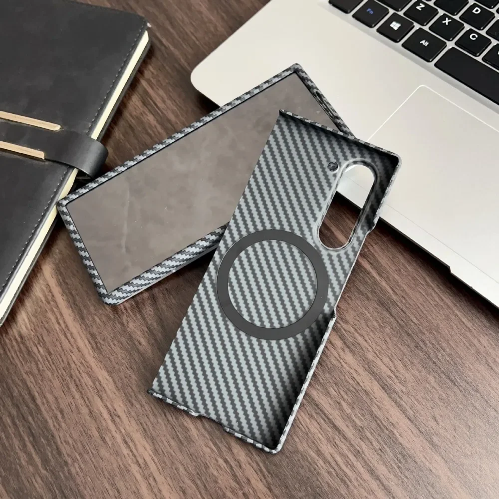 Custodia per telefono magnetica ultrasottile in fibra di carbonio per Samsung Galaxy Z Fold7 6 5 4 3 Schermo di ricarica wireless Proteggi la copertura antiurto