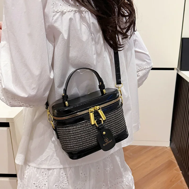 

2025 Korean Style Woven Crossbody Bag Women Lightweight Anti-Theft Travel Work Daily Shoulder Purse