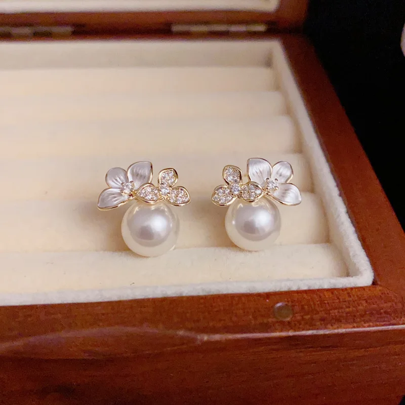 

S925 Sterling Silver Flower Pearl Earrings for Women White Enamel Studs Luxury Minimalist Korean Style Jewelry Unique Design Nic
