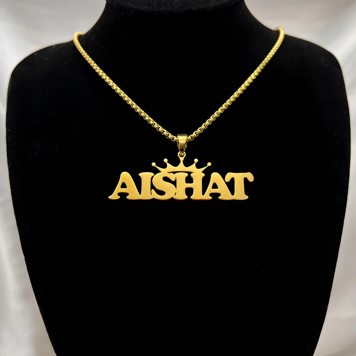 Custom Big letter Name Necklace With Crown For Women Personalized Letter Namelate Pendant Pearl chain Necklaces Custom Jewelry