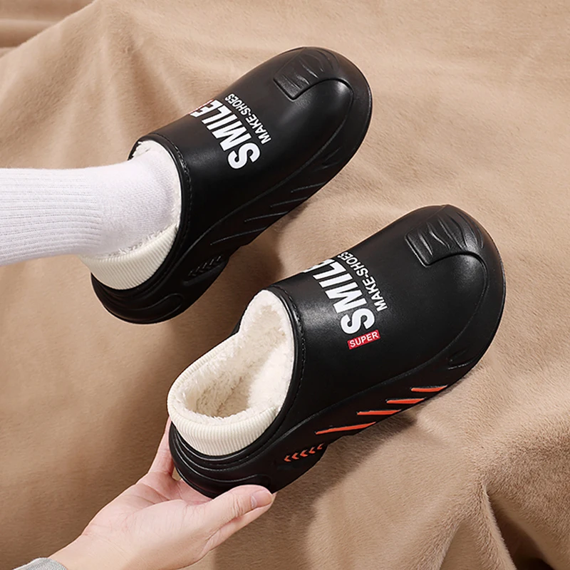 A Pair of New Winter Men's Casual Fashion Versatile Closed-Back Cotton Slippers, Non-Slip, Waterproof, Thickened, Warm, Suitable for Chefs, and Suitable for Outdoor Wear