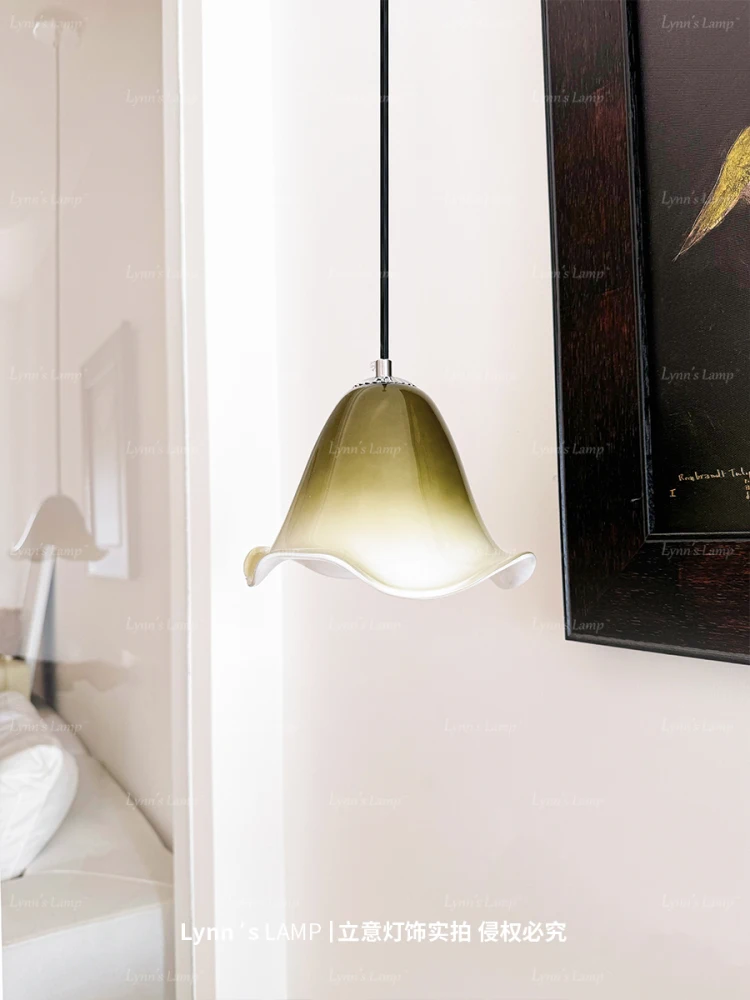 

Зеленый прикроватный подвесной светильник с листьями лотоса создает винтажную и свежую атмосферу. Угловой светильник для входа в барную стойку.