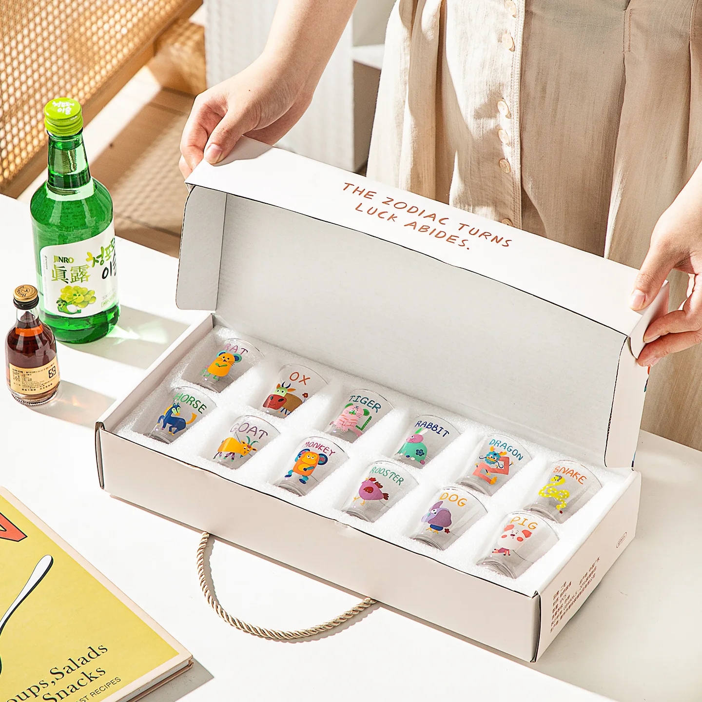 

Cartoon glass soju glass for household use two twelve small wine glass creative wine cup one mouthful of glass mini sake cup