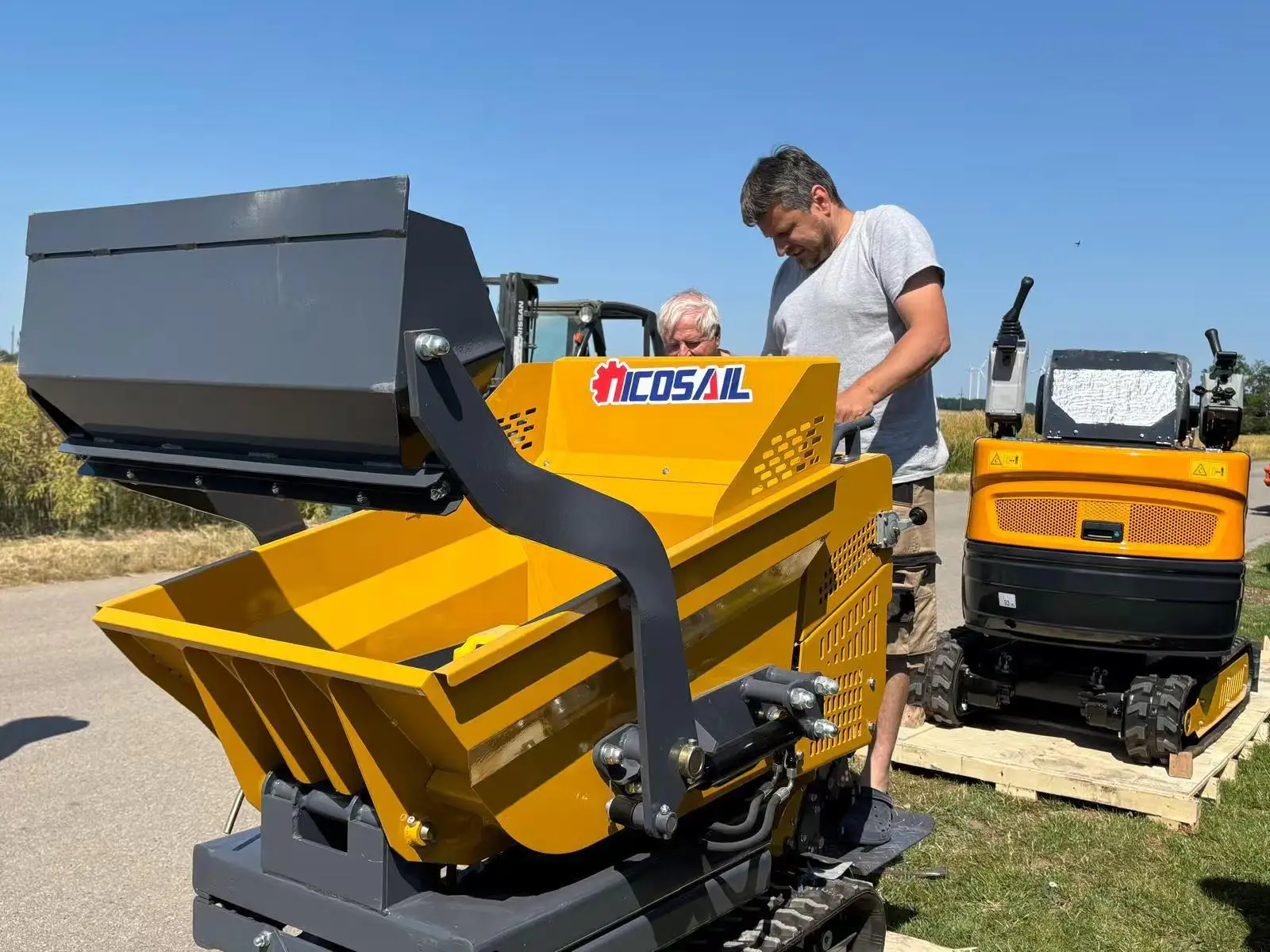 

Chinese tracked transport vehicle, small mini dump truck, transport vehicle, on-site dump truck for sale