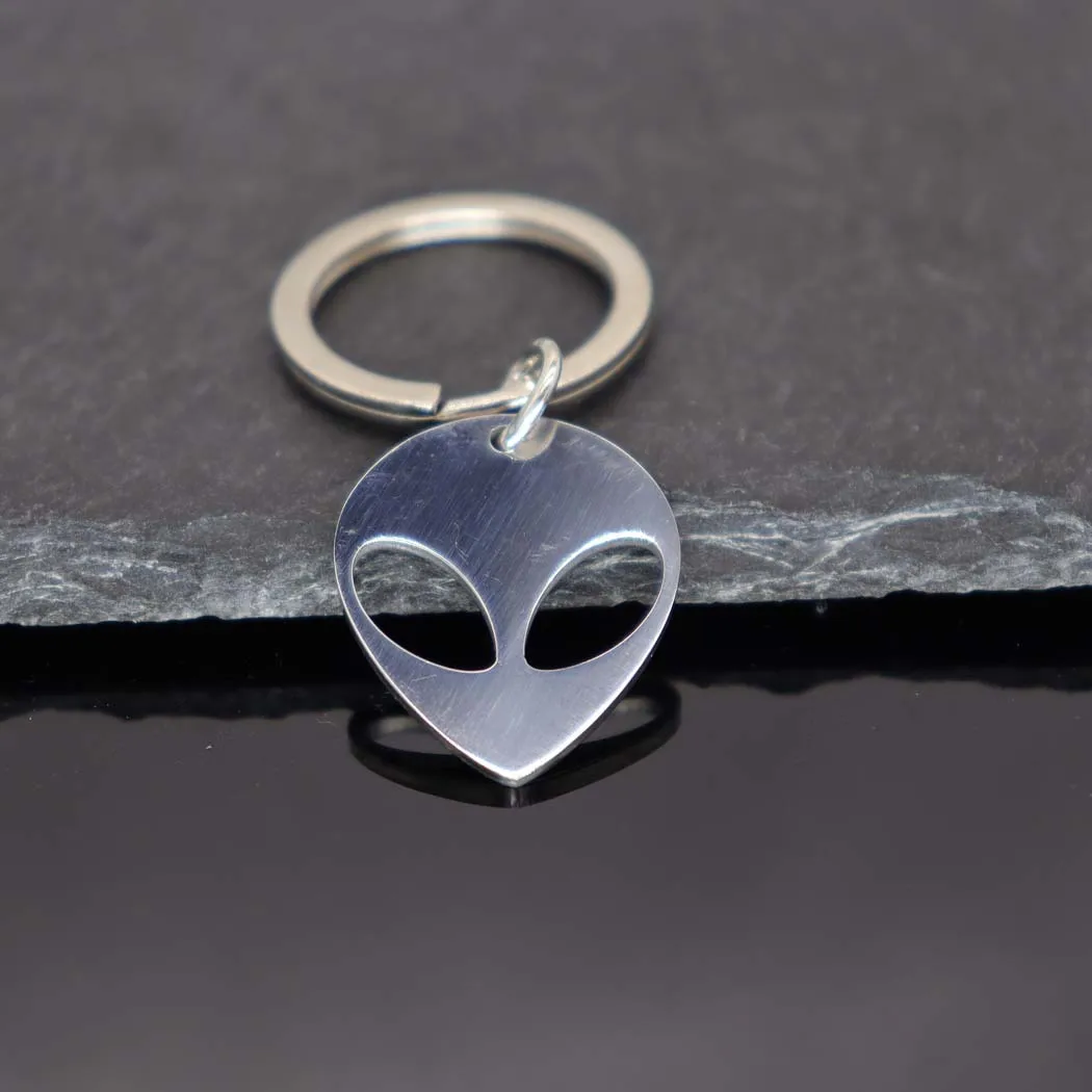 2024 New fashion stainless steel alien pendant keychain temperament everything key chain men\'s and women\'s accessories accessori