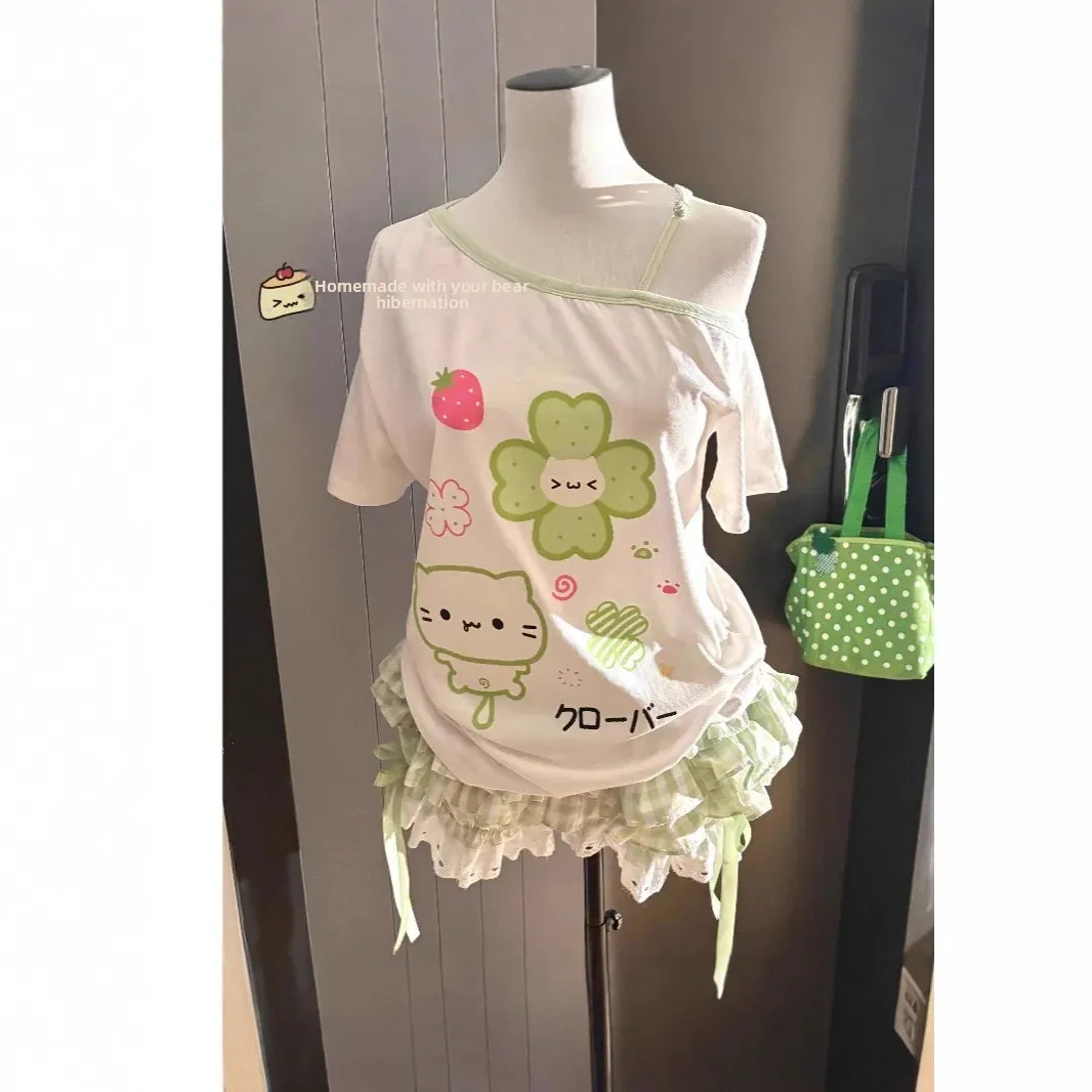 Camiseta de manga corta con hombros descubiertos y trébol de cuatro hojas de estilo japonés para mujer, camiseta adelgazante de colisión de Color fresco y perezoso de verano