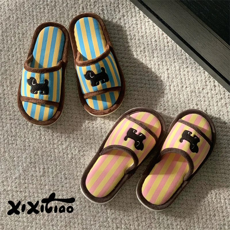 XIXITIAO Chaussons d'intérieur pour femmes, motif chiot noir rayé amusant et mignon, confortables, NOUVEAU, chaussures plates antidérapantes douces pour la maison