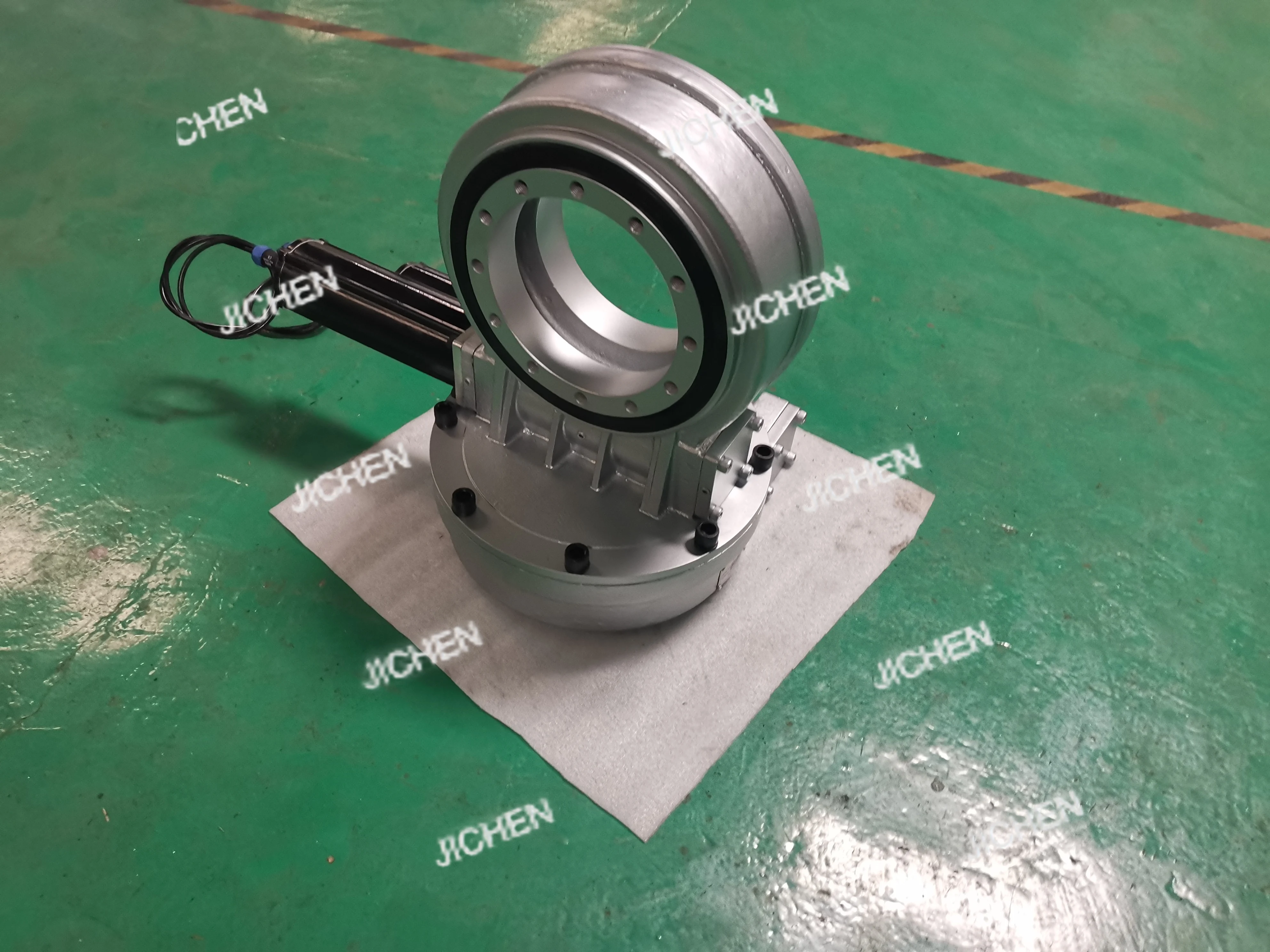 

Worm Drive for Dual Axis Solar Tracker System Slew Bearing
