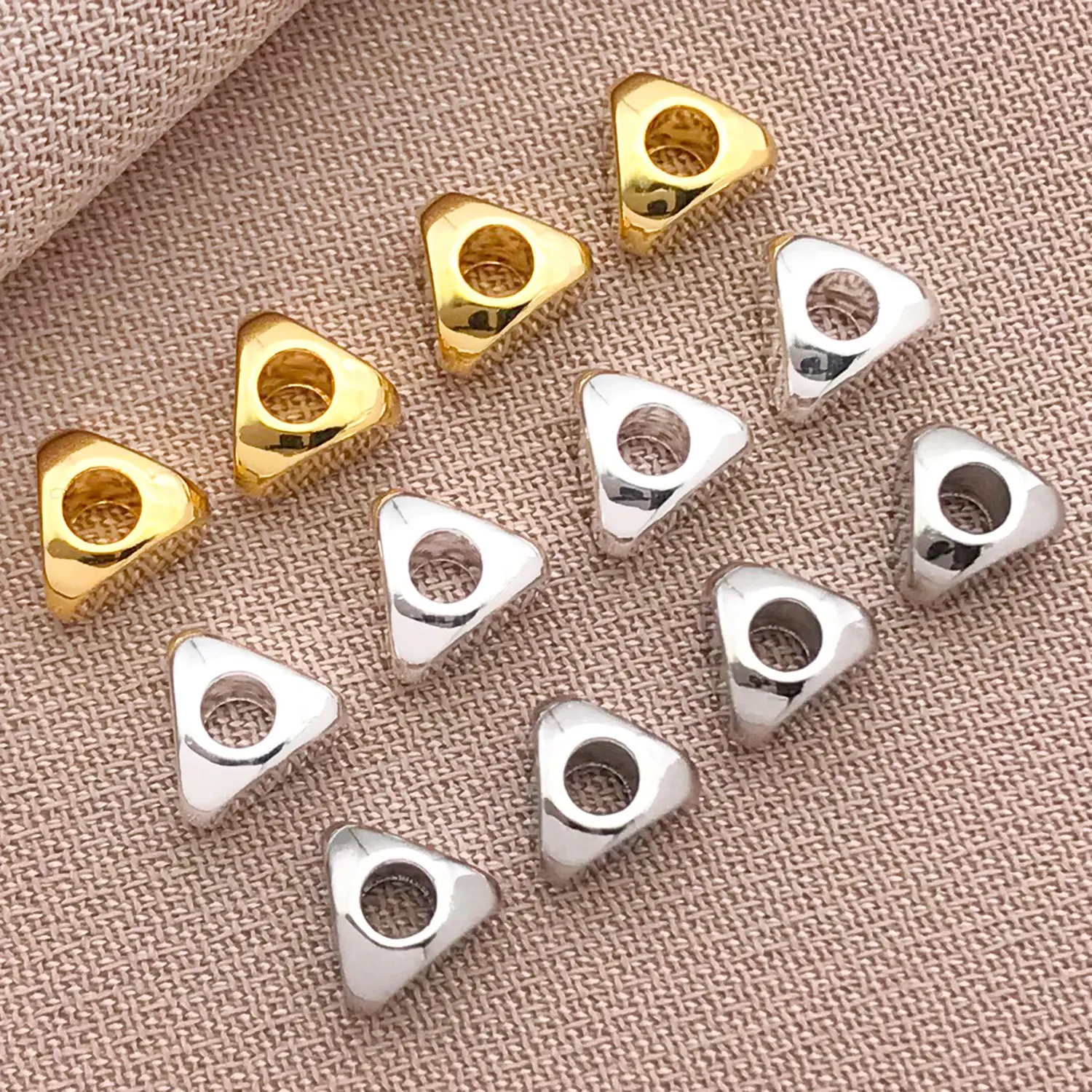20 Stück/Lot dreieckige Perlen mit 18 Karat Vergoldung für DIY-Halsketten, Armbänder, Schmuckherstellung, Zubehör, Komponenten, Bastelbedarf – Detail 2