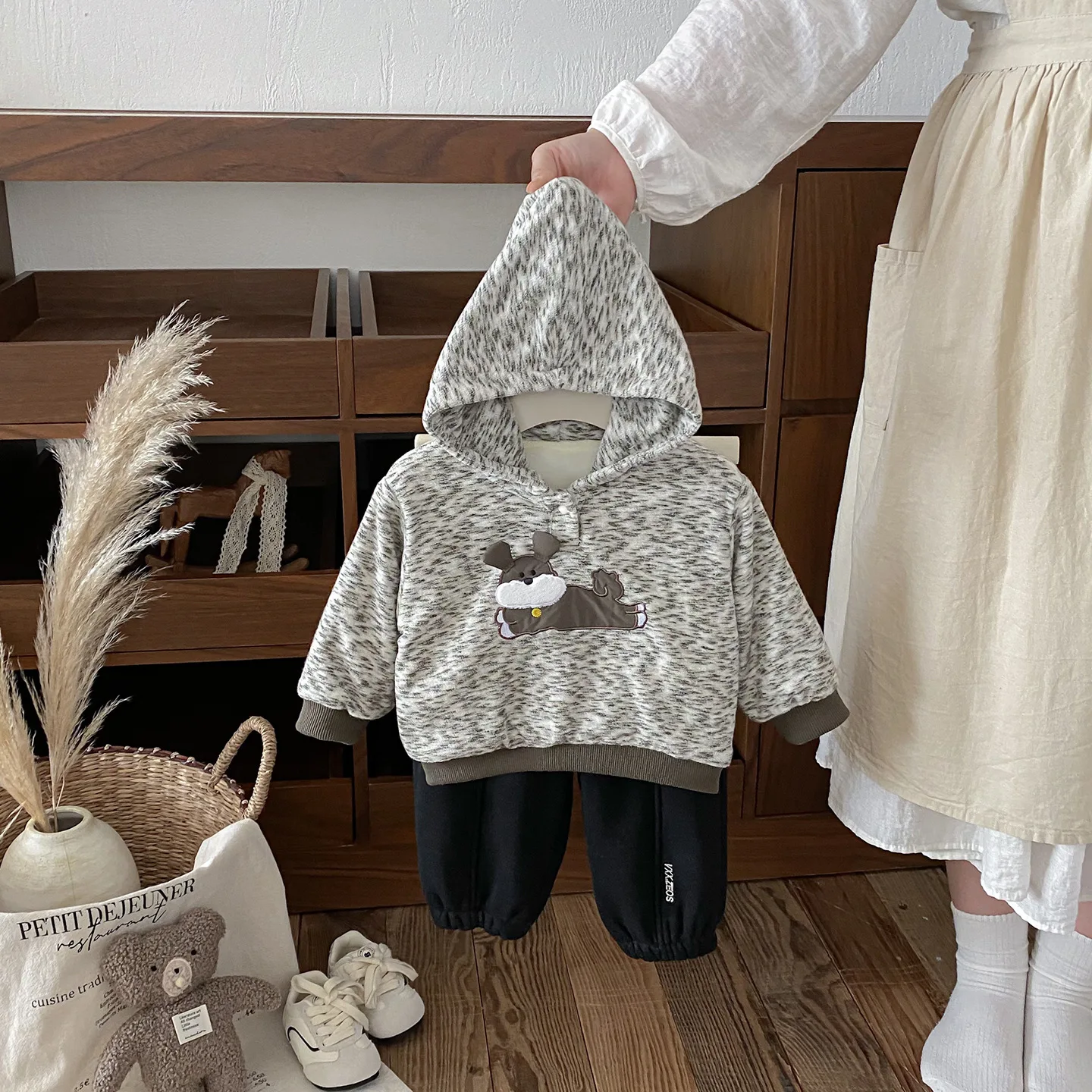 

Детская зимняя одежда для мальчиков, 2025 г., утепленный теплый свитшот с мультяшным принтом для маленьких девочек + эластичная талия, флисовые штаны для новорожденных девочек