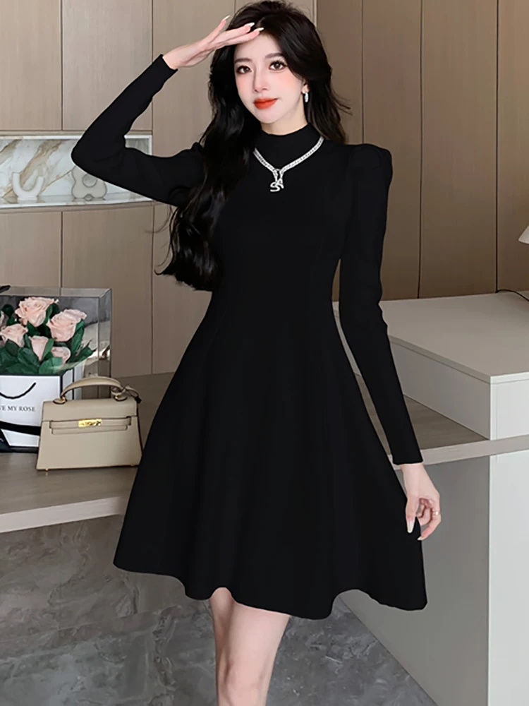 Damska czerwona dzianinowa sukienka mini z diamentowym wzorem, stójką, elegancka sukienka w kształcie litery A na jesień i zimę 2025, koreańska sukienka bodycon z długim rękawem na studniówkę.