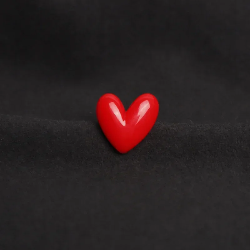 Cute Red Heart Brooches Romantic Love Heart Resin Pins Mini Decorative Pins Lovers\' Gift Clothes/Bag Accessories