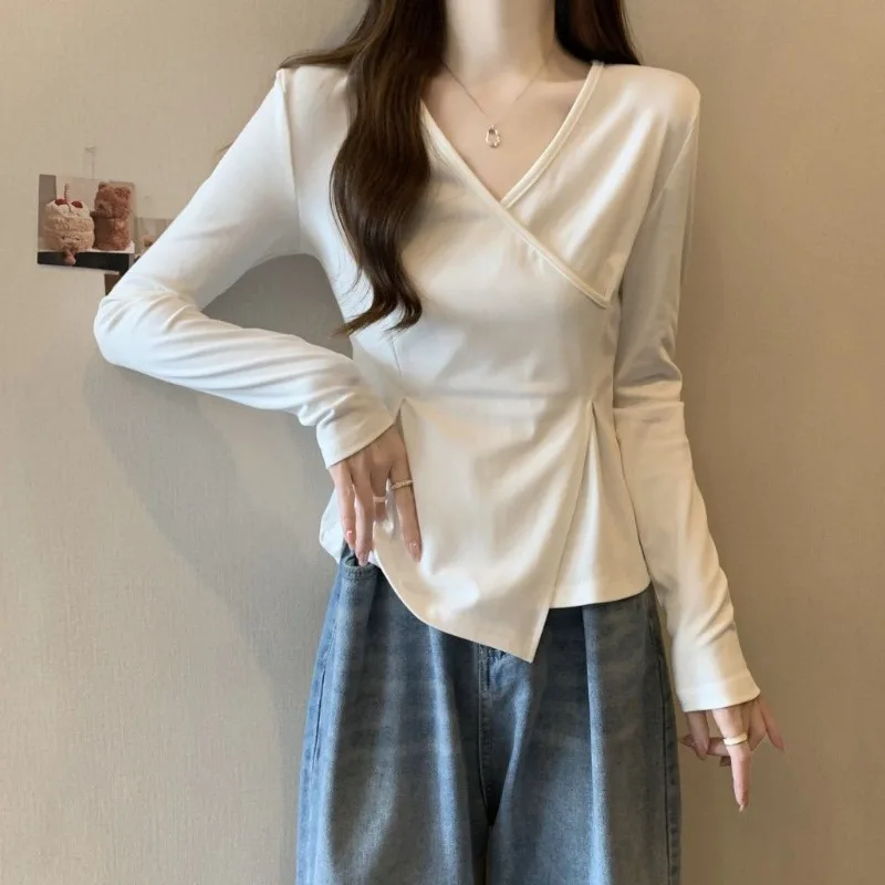 

Large Size Women's Wear Irregular Waist-hugging Top Design V-neck Long-sleeved T-shirt Base Shirt for Women