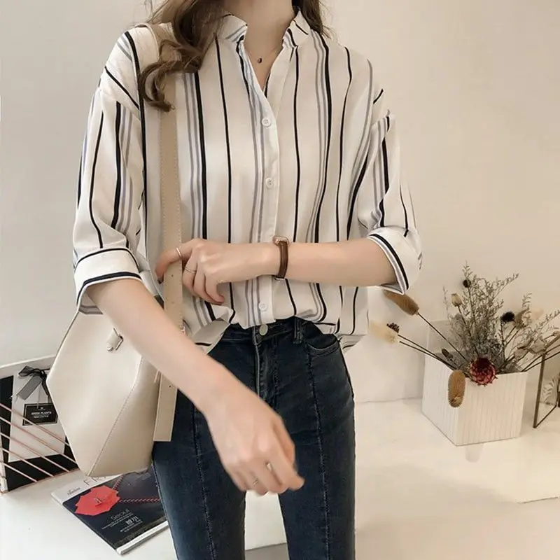 

Casual Stylish Short Sleeved Striped Chiffon Shirt for Women's 2024 Summer New Square Neck Commuting Temperament Trendy Top