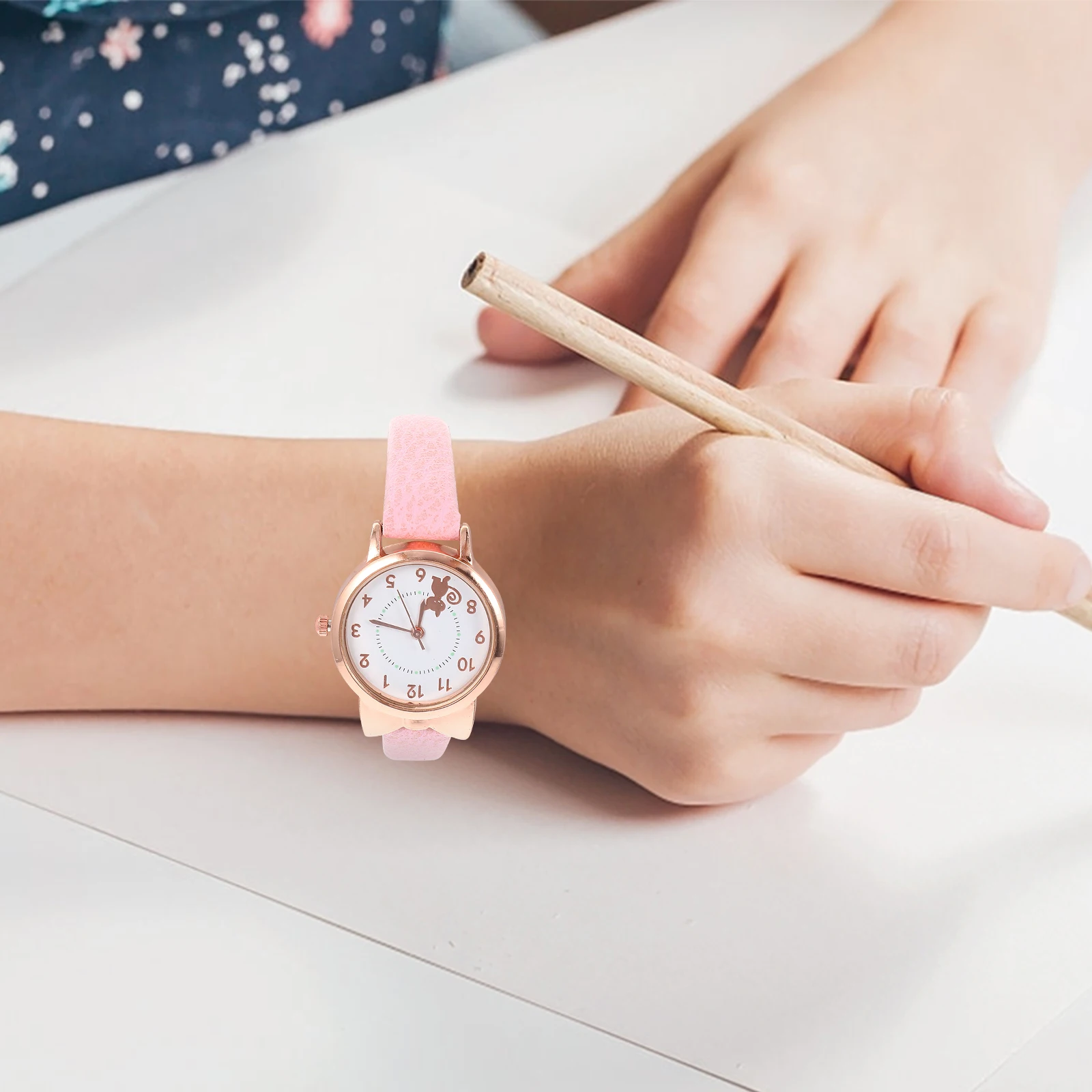 

Watch Cute Cartoon Cat Print High Grade Material Precise Metal Movement Childrens Wrist Watch for School Outdoor Activities