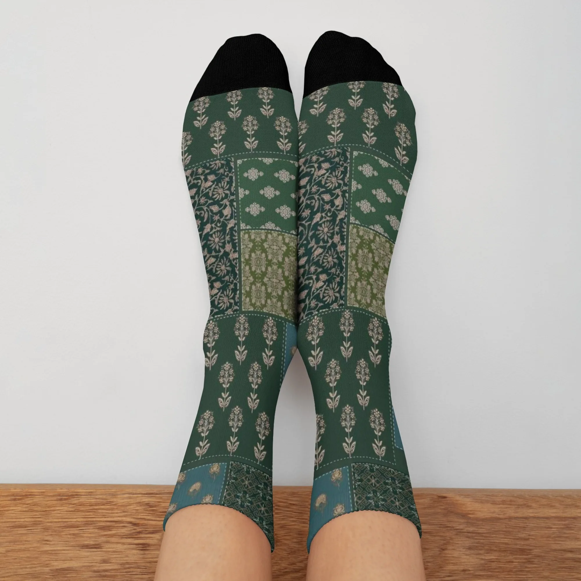Green Patchwork Pattern Socks，Vintage - Inspired Floral Leave & Geometric Design，Artistic Knitwear for Boho Style for Daily Life