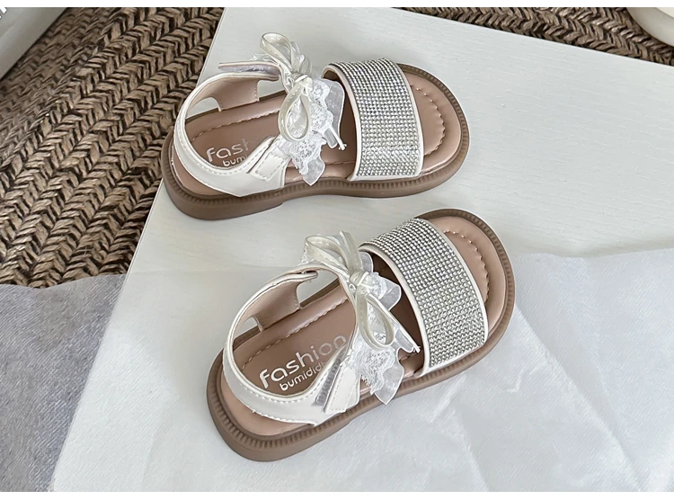 Kinder-Strandschuhe mit Offener Spitze Weiche Sohle Mädchen Prinzessinnen-Schuhe Süße Spitzenschleifen 2026 Sommer Neue Kinder-Sandalen mit Klettverschluss Rutschfest – Detail 12