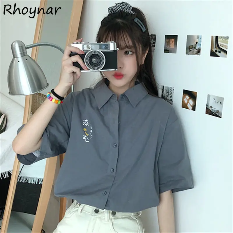 

Рубашки женские, летние, модные, однотонные, с принтом, в корейском стиле, универсальные, с отложным воротником, для отдыха, винтажные, милые женские топы для колледжа