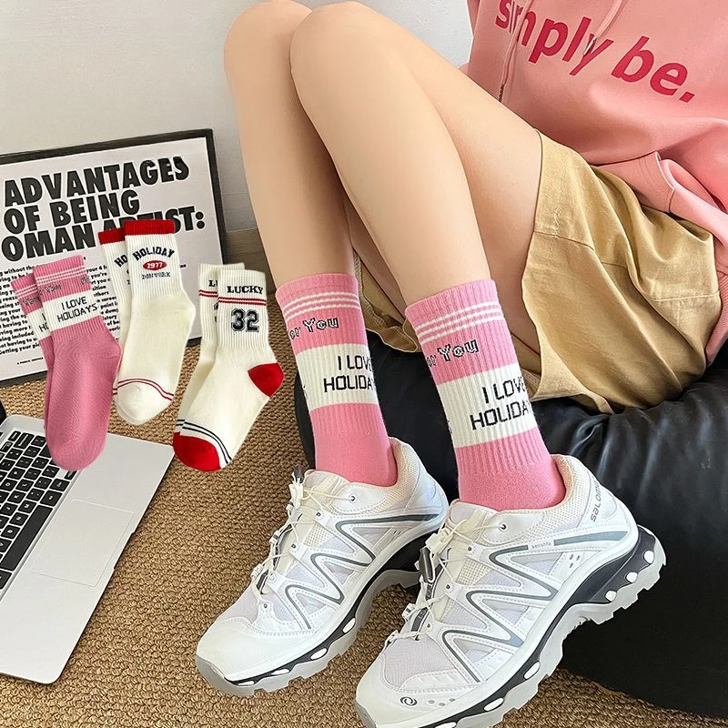 คู่ Simple Letter กีฬาถุงเท้าน่ารักถุงเท้าผู้หญิงกีฬาญี่ปุ่นและ Casual แฟชั่นถุงเท้าผู้หญิงถุงน่องอุ่น