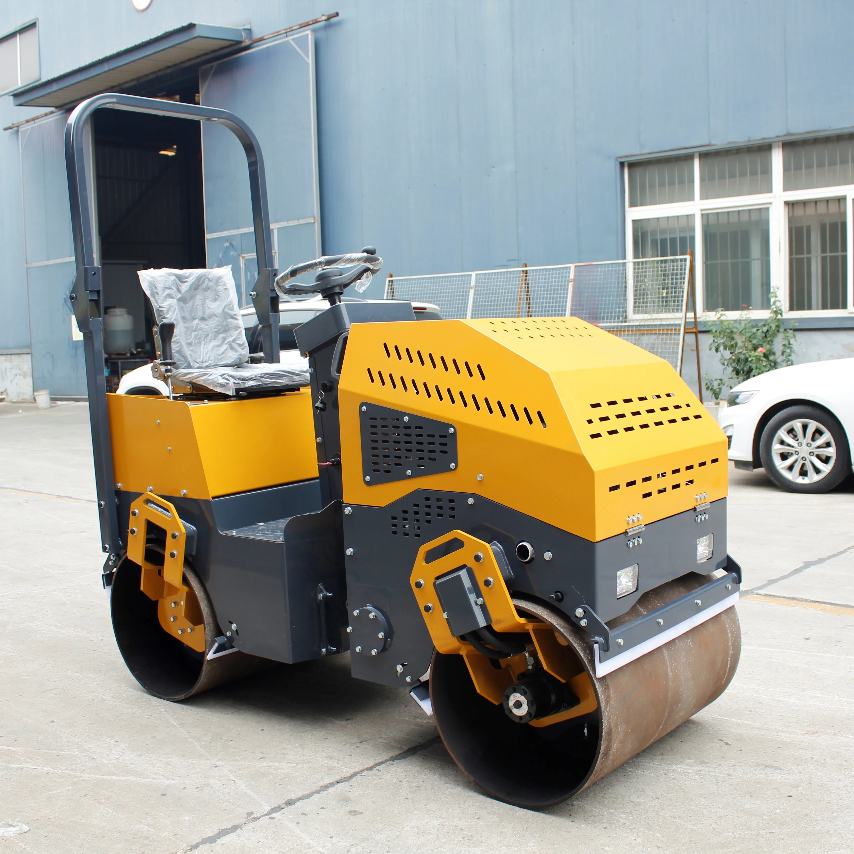1 Ton Mini Road Roller Walk Behind Vibratory Compactor Small Size For Soil And Asphalt Compaction Easy To Operate And Maintain