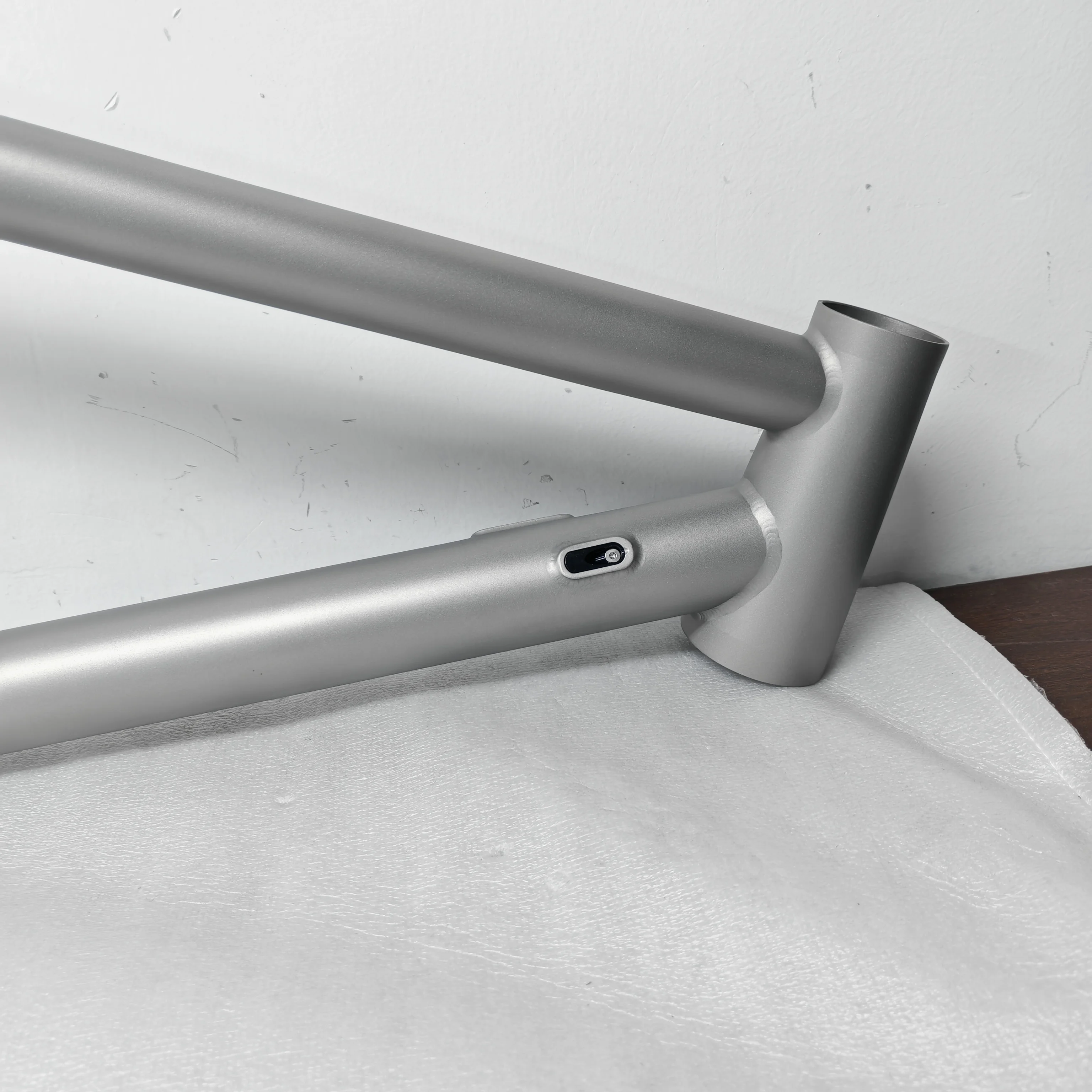 Pinion P1.18 Titanium Bike Frame with 18 Speed Internal Gearbox Bottom Bracket