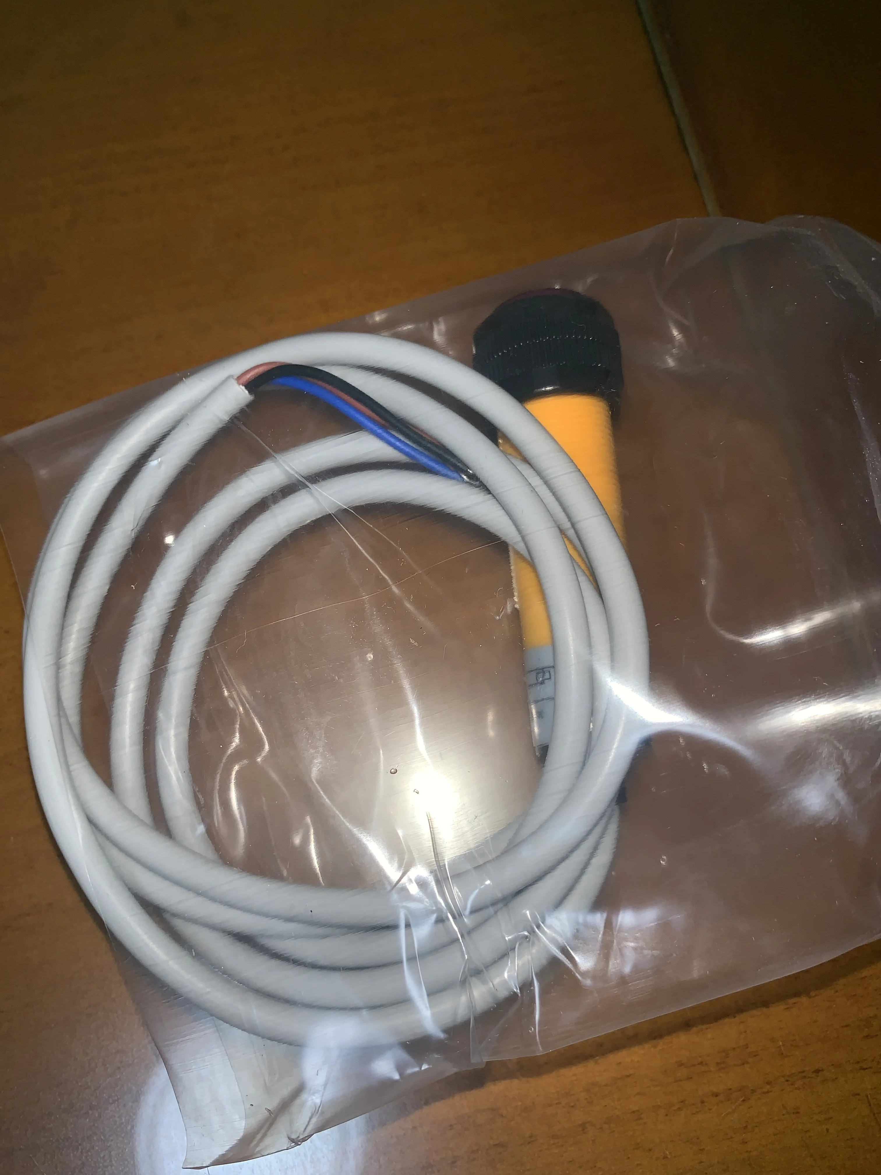 Diffuse photoelectric switch E3F-DS10C1 infrared sensor NPN three-wire normally open