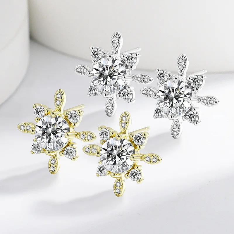 

Light Luxury Simple Snowflake Zircon 925 Sterling Silver Elegant Ladies Stud Earrings