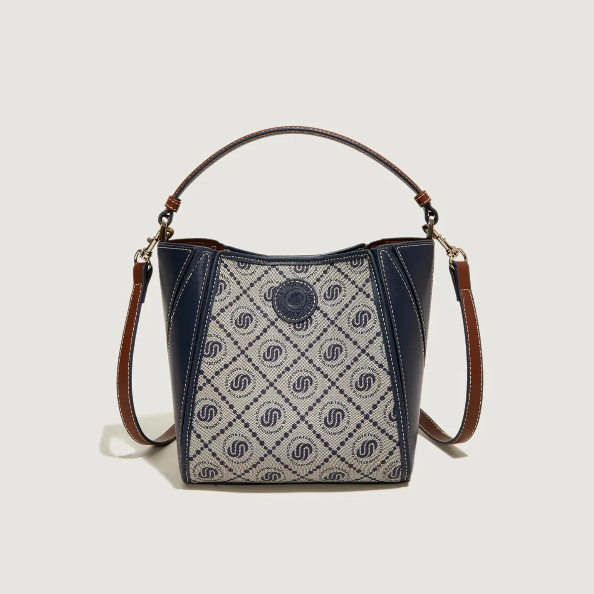 

2026 New Large-capacity Deformed Bucket Bag, High-end Sense, Simple and Versatile Single Shoulder Portable Messenger Women's Bag