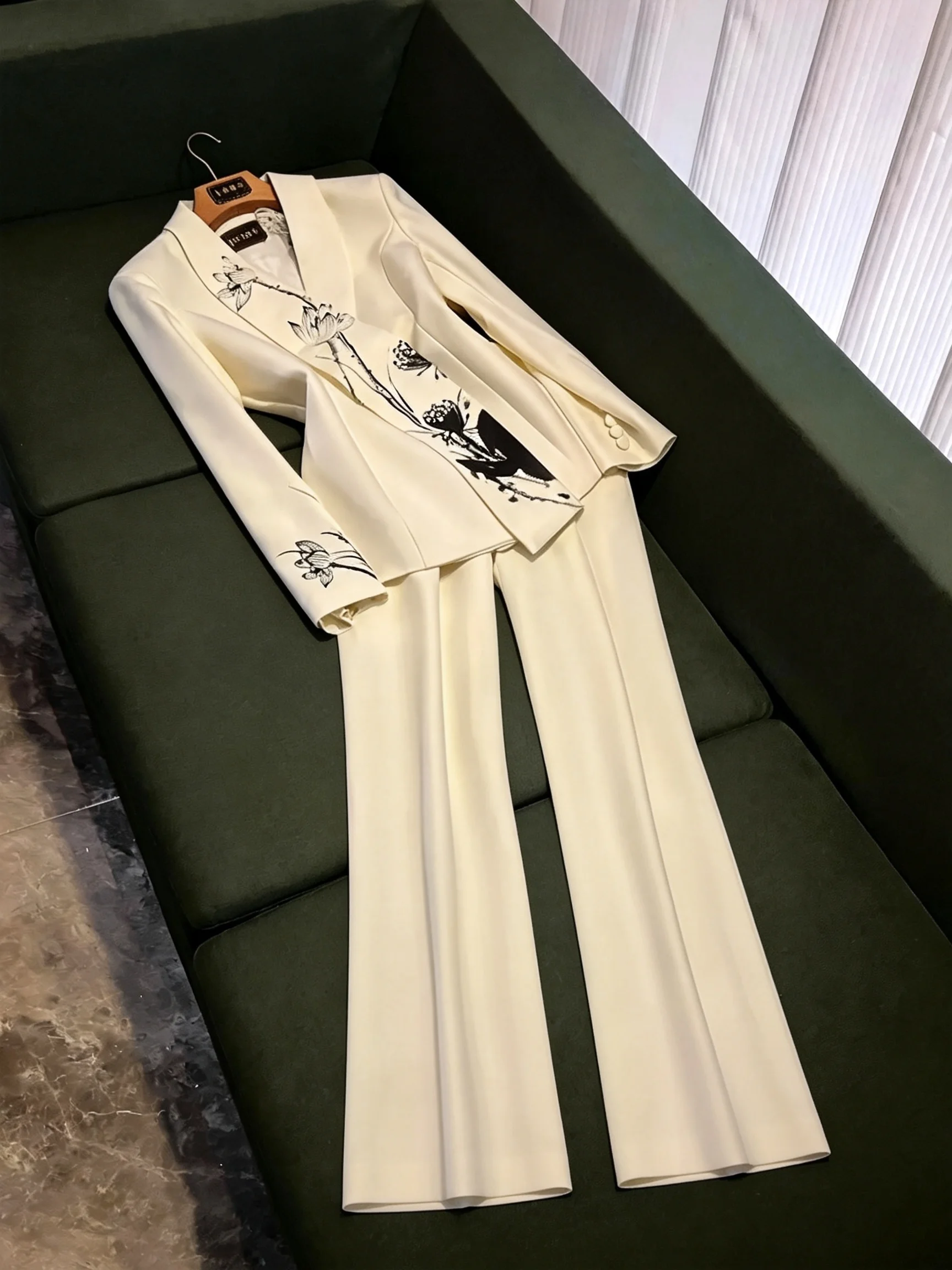 New Chinese Style Printed Suit Set Women's White Two-Piece Office Work High-End Fashion C626 Autumn Collection