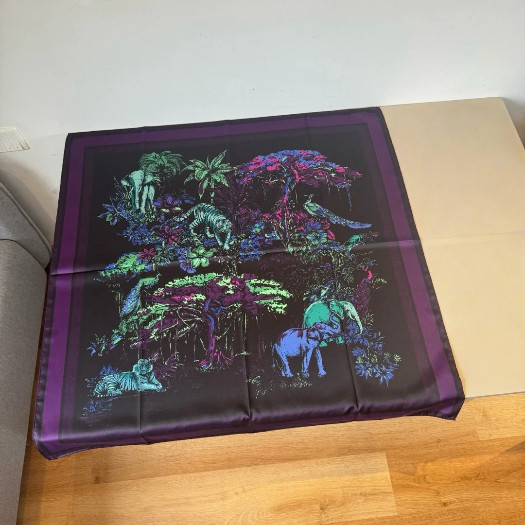 

Luxury Brand Premium Silk Scarf Women's Silk Shawl 90*90 Cm 100% Mulberry Silk Twill Fabric A Luxurious and High-end Gift Choice