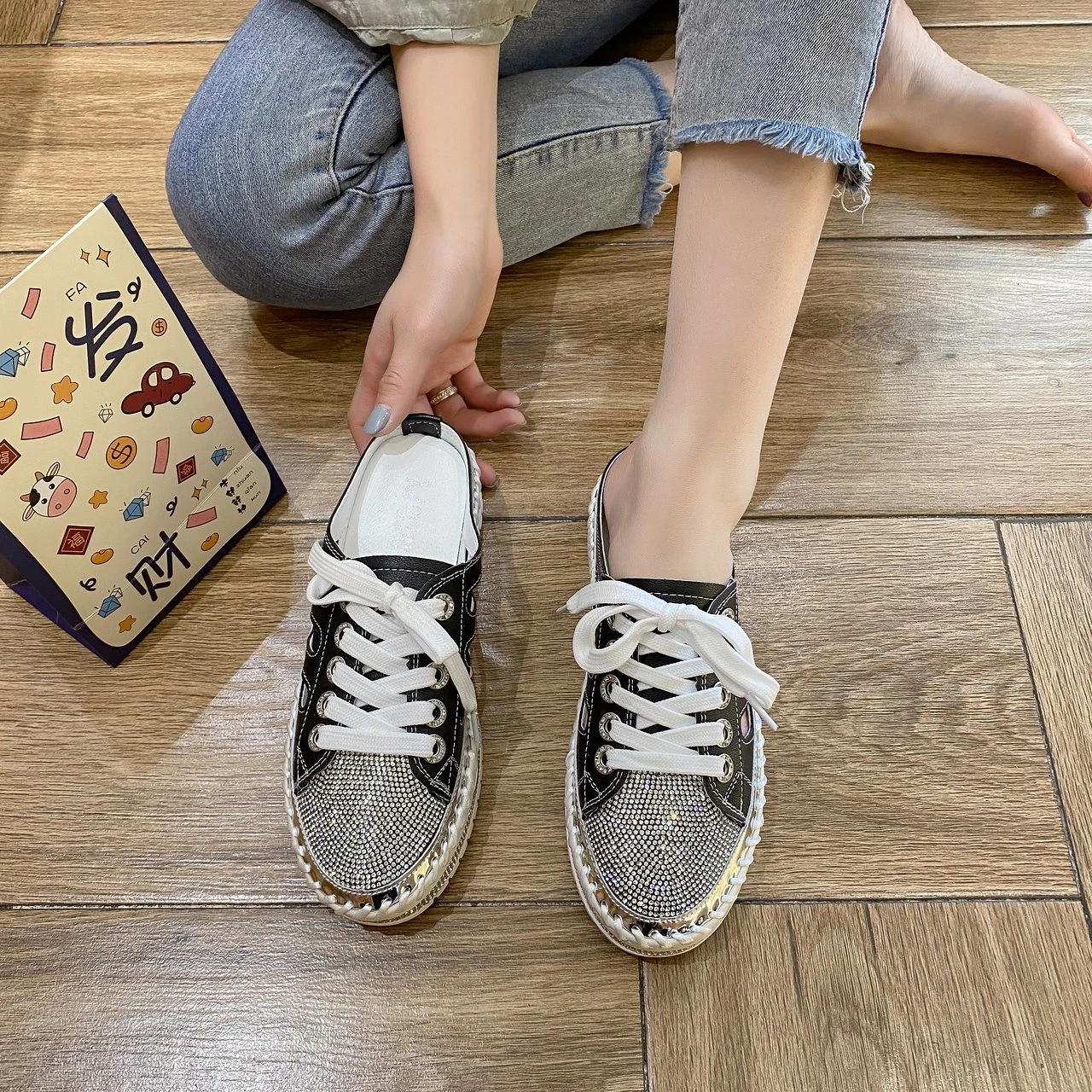 2024 New Fashion Flat Platform Half Slippers Women Summer Couple Bling Mules Crystals Lace-up Shoes Slides beach slipper